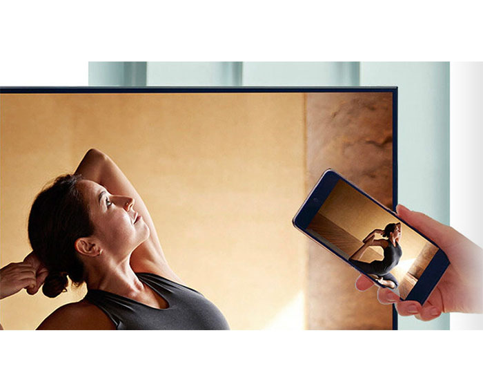 Image Smart Tivi Samsung 4K 50 inch UA50AU7700 3
